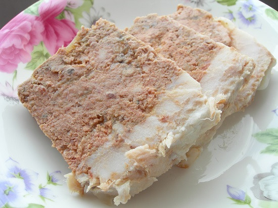 Không chỉ thơm ngon, pate gan lợn còn chứa khá nhiều chất dinh dưỡng như vitamin A, vitamin C,...Ảnh: toinayangi.