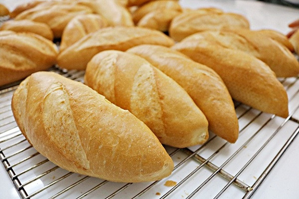 Nguyên nhân là do bánh mì được làm từ tinh bột nên rất giàu năng lượng. Chỉ với 2 lát bánh mì sandwich đã chứa xấp xỉ 400 calo. Ảnh: foody.