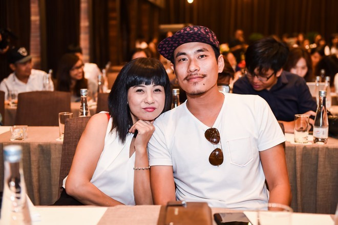 Hay trong cuộc sống thường ngày, màu trắng vẫn là màu sắc được cặp đôi lựa chọn. Ảnh: blogspot.