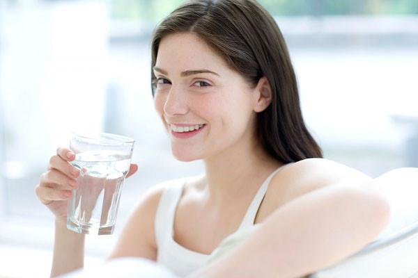 Nước lọc được xem là đồ uống giảm cân, thanh lọc cơ thể. Buổi sáng thức dậy, một cốc nước lọc sẽ làm giảm thiểu tối đa sự kích thích đối với dạ dày và ruột. Hoạt tính sinh vật trong nước sẽ thẩm thấu qua màng tế bào mà kích thích sự bài tiết, làm tăng thêm khả năng miễn dịch cho cơ thể.