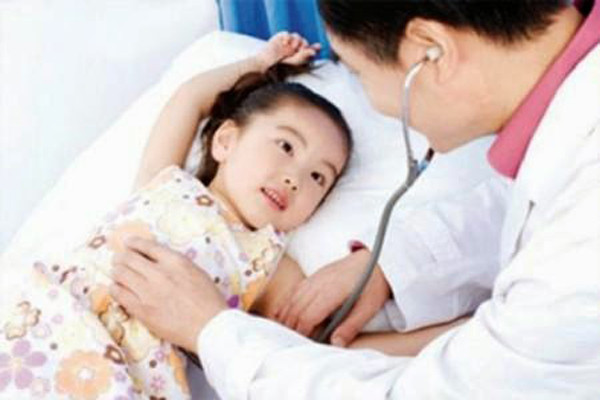 Khoảng từ 1 - 2 tháng sau bạn nên tiêm cho bé một liều vacxin tương tự; khi bé được 6 - 18 tháng, bạn tiếp tục tiêm cho bé 1/3 so liều lượng đầu sau khi sinh. Vacxin giúp bé chống lại virus gây viêm gan B, loại virus mà bé có thể nhiễm từ mẹ khi mang thai.