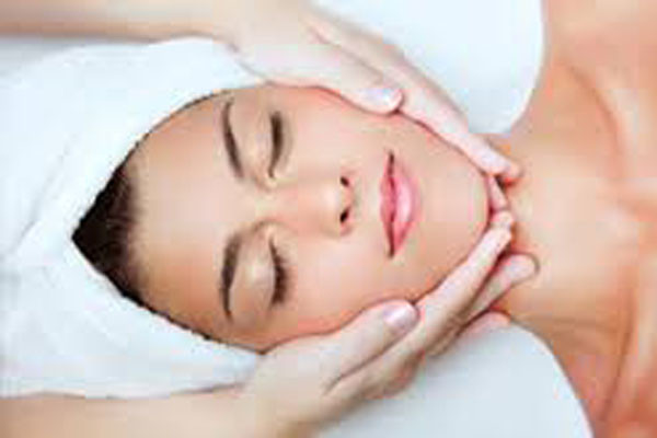 Người ta không ấn vào các điểm ngẫu nhiên trên cơ thể mà phải ấn theo các giao điểm của các lượng khí, những đướng xuyên suốt trong cơ tể, liên hệ với nhiều cơ quan khác nhau. Shiatsu có thể chữa chứng bệnh đau nửa đầu, đau đầu, cao huyết áp, huyết áp thấp, mất ngủ, đau cơ, đau bụng kinh, chuột rút... Thậm chí khi điều trị bằng Shiatsu người bệnh không cần dùng thêm bất kì loại thuốc nào khác.