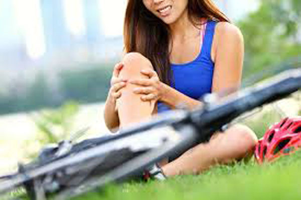 4. Massage kiểu thể thao. Là loại giúp đỡ các hệ thống cơ bắp khi người chơi một môn thể thao cụ thể. Thường thì các vận động viên sẽ dùng phương pháp massage này trước hoặc sau khi chơi thể thao. Nó có tác dụng thúc đẩy cơ bắp linh hoạt và ngăn ngừa chấn thương hoặc làm lành chấn thương sau khi chơi thể thao.