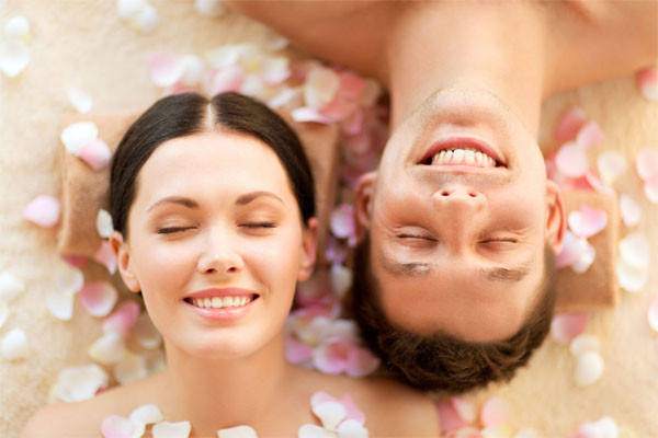 Những nghiên cứu mới đã cho thấy rằng massage trị liệu có thể được dùng để điều trị một cách thành công các trịêu chứng khó chịu như: lo âu, đau đầu, cao huyết áp, mất ngủ, viêm khớp, đau lưng, đau kinh niên, ...