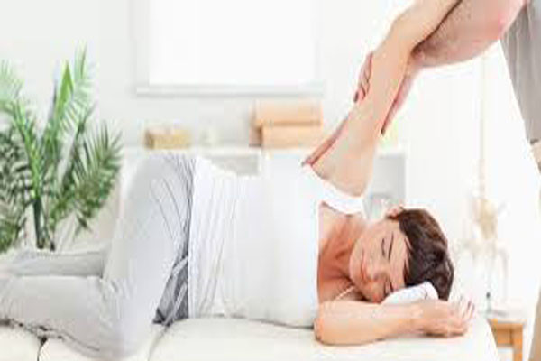 5. Massage Shiatsu. Đây là một hình thức chữa bệnh của Nhật Bản, Shiatsu tập hợp sức mạnh của thể chất và tinh thần nhằm tái hợp sự lưu thông của nguồn sinh khí trong cơ thể bằng các ngón tay, cũng tương tự như phương pháp châm cứu bằng kim.