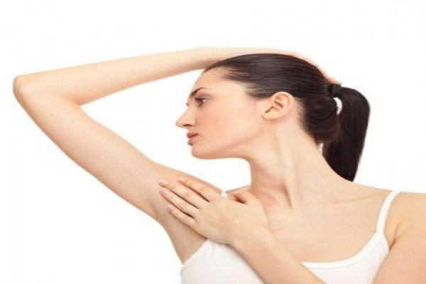 5. Nách. Vùng nách có những mạch máu, dây thần kinh ròng và bạch huyết. Đây cũng là chỗ nhạy cảm nhất cơ thể, có thể làm cho mỗi người cười. Nụ cười làm cho mỗi cơ quan có thể tập thể dục, thúc đẩy tuần hoàn máu, trao đổi các chất dinh dưỡng và oxy cho nào, tim, phổi vì thế cũng được lợi.