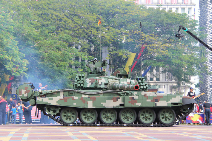 Xe tăng chủ lực hiện đại nhất của Malaysia – PT-91M do Ba Lan sản xuất trên cơ sở hiện đại hóa T-72. Hiện nước này có trong tay 48 chiếc. Ảnh: kemenierian pertahanan