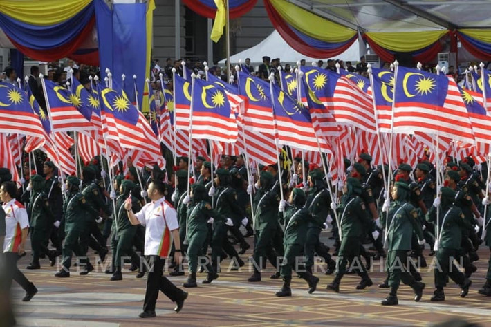 Ước tính, quân số thường trực năm 2019 của lực lượng vũ trang Malaysia là 110.000 người (quân dự bị là 310.000 người), chi phí quốc phòng hàng năm khoảng 3,6 tỷ USD (chiếm 1,16% GDP). Ảnh: kemenierian pertahanan