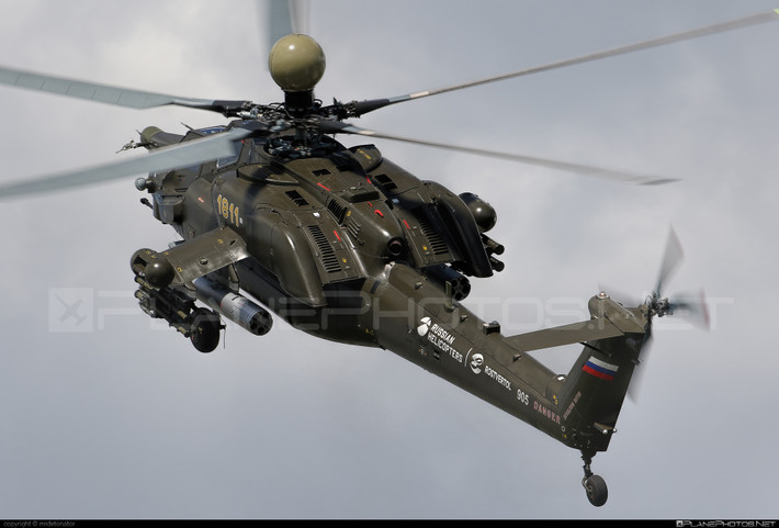 Thay vì sử dụng dòng động cơ TV3-117 của Ukraine, Mi-28NE chuyển sang trang bị dòng động cơ tuabin trục VK-2500 của Nga sản xuất, có công suất cất cánh đạt 2.200hp/máy. Tốc độ trực thăng đạt tới 300km/h, trần bay 5.600m, cự ly bay 435km. Ảnh: Planephotos