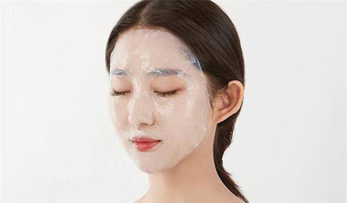 Đắp quá lâu khiến lớp ẩm và axit có lợi cho da bị mất đi, độ ẩm tự nhiên trên bề mặt bay hơi khiến da trở nên khô, dễ tổn thương.