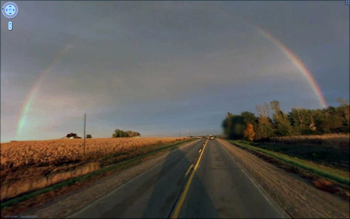 Sau đây là một số bức ảnh được chụp bởi Google Street View được nhà làm phim Jon Rafman người Canada đánh giá cao về độ chân thực và bao quát.