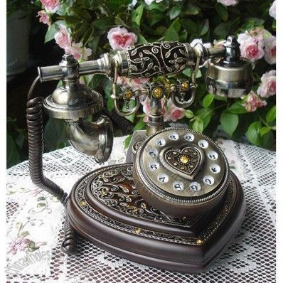 Điện thoại Antique có thiết kế hình trái tim rất độc đáo. Nguồn ảnh: Pinterest.