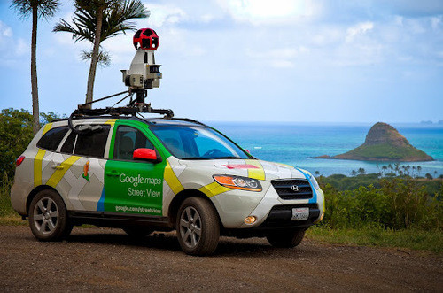 Chiếc xe có thiết kế nổi bật của Google với trụ máy robot chịu trách nhiệm chụp ảnh 360 độ khắp mọi nơi nó đi qua để phục vụ cho dự án. Kể từ năm 2007, Google Street View đã chụp được toàn cảnh của 5 triệu dặm đường bộ, bao gồm 45 quốc gia và khoảng 3.000 thành phố trên toàn thế giới.