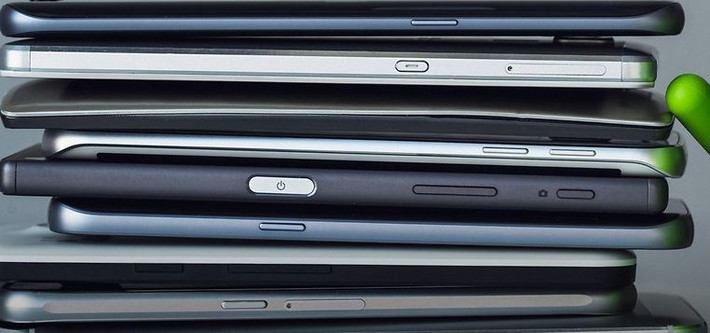 Chưa chính thức ra mắt nhưng nhiều smartphone Android đã lộ hình ảnh thiết kế cũng như cấu hình khiến người dùng hồi hộp chờ đợi những sản phẩm điện thoại cao cấp năm 2017 sắp tới.