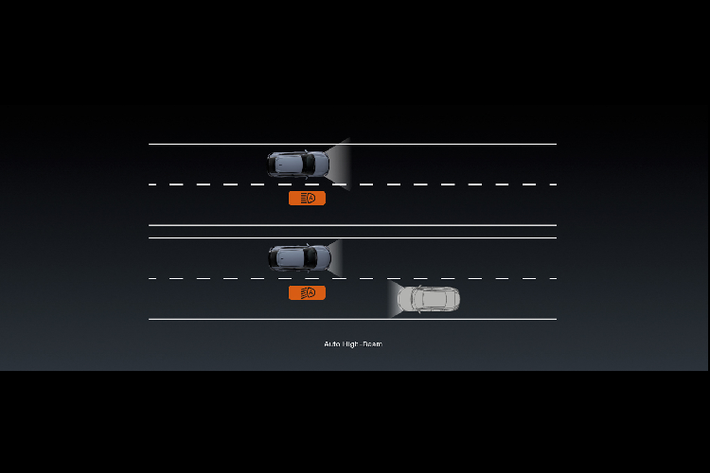 Các tính năng an toàn chủ động khác bao gồm: hệ thống LaneWatch với camera nhỏ gắn bên gương, camera lùi đa góc nhìn, cảm biến đỗ xe phía trước/ sau. Bên cạnh nhiều hệ thống an toàn quen thuộc khác.