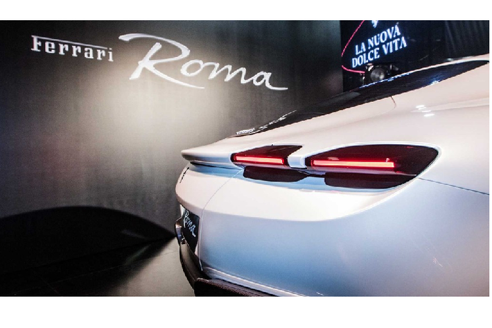 Về mặt ngoại thất, Ferrari Roma hoàn toàn mới mang một thiết kế đặc trưng của những mẫu xe Ferrari cổ điển sử dụng cầu sau, với phần nắp capo kéo dài, bố trí không gian khoang hành khách 4 chỗ và thiết kế phần đuôi xe theo phong cách Kamm - đuôi xe sẽ bị cắt thẳng xuống đột ngột thay vì vuốt dài và đều xuống hệ thống đèn hậu.