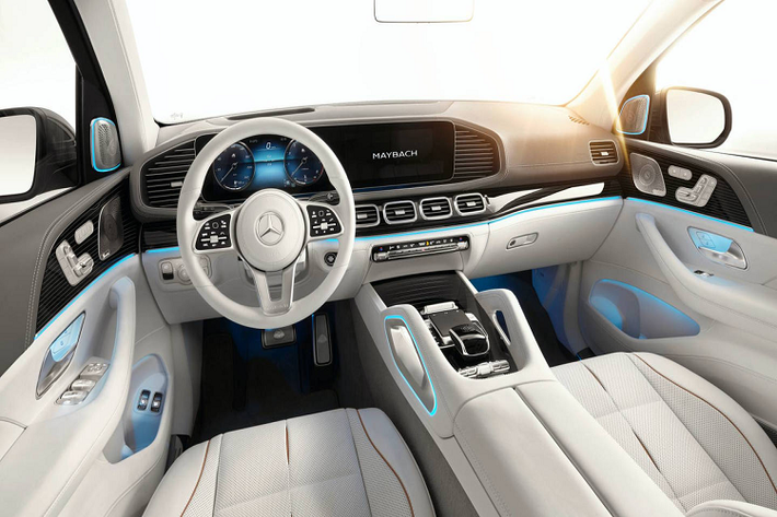 Maybach GLS vận hành bằng động cơ V8 4.0L tăng áp kép, có khả năng sản sinh công suất tối đa 550 mã lực tại 6.000 – 6.500 rpm nhờ đạt mô men xoắn cực đại 730 Nm tại 2.500 – 5.000 rpm. Mercedes ưu ái trang bị độc quyền cho Maybach động cơ này và bổ sung thêm hệ thống EQ Boost dùng điện 48V bổ trợ với khả năng tăng tạm thời công suất hệ thống thêm 22 mã lực, mô men xoắn thêm 250 Nm khi cần thiết.