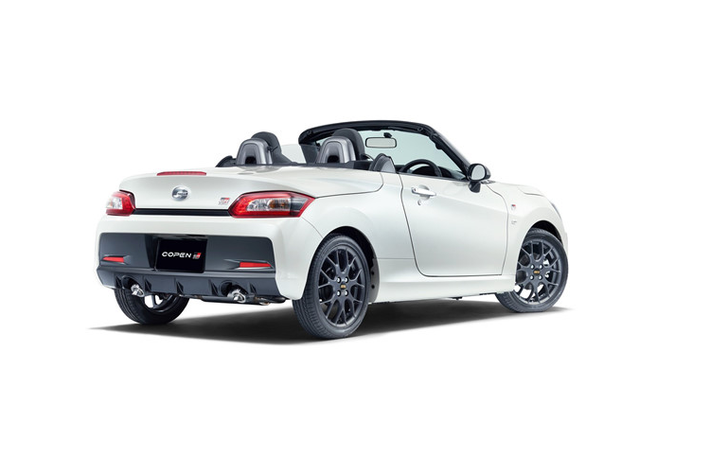 mẫu xe Toyota Copen GR Sport có giá lần lượt 21.972 USD và 22.480 USD cho bản số tự động CVT và số sàn 5 cấp. Cả hai được trang bị động cơ tăng áp 660 cc với dẫn động cầu trước và vi sai chống trượt LSD.