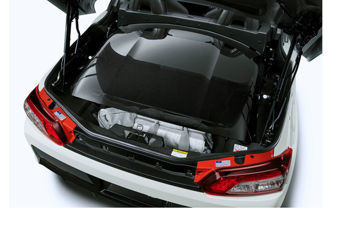 Có nhiều trang bị của xe thể thao Toyota Copen GR Sport được cung cấp riêng, chẳng hạn bọc gầm trước (477 USD), tấm chắn trước (406 USD), cánh gió bên (609 USD), và cánh gió sau (437 USD).