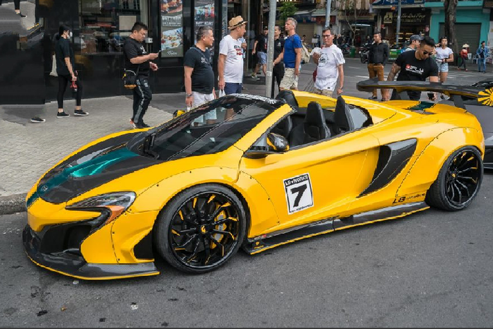 Đúng như tên gọi của hãng, “Liberty Walk” được hiểu theo nghĩa bóng là tự do nâng cấp chiếc xe của mình theo ý mình muốn. Chính vì thế mà những tác phẩm đến từ Liberty Walk đều mang đậm tính cá nhân hóa, từ đó mỗi chiếc xe đều sở hữu vẻ đẹp rất “riêng”.