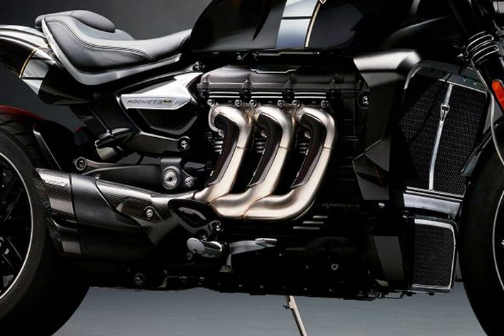 Về mức giá bán tại thị trường Mỹ, giá xe Triumph Rocket 3 R và GT có mức giá lần lượt là $21,900 và $22,600 khoảng 508 đến 524 triệu đồng).