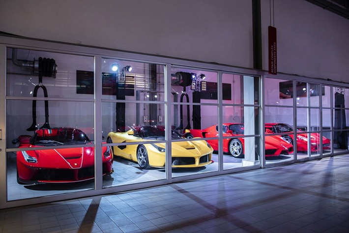 Dàn cực phẩm siêu xe Ferrari tại Thái Lan này bao gồm các mẫu như; Enzo, Ferrari LaFerrari Coupe, Ferrari LaFerrari Aperta, Ferrari F40, Ferrari F50 và cuối cùng là Ferrari 288 GT0.