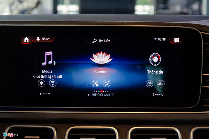 Một điểm đáng chú ý là việc Mercedes sẽ trang bị cho GLE mới hệ thống thông tin giải trí Mercedes-Benz User Experience (MBUX) với giao diện tiếng Việt. Hệ thống này có thể giao tiếp và dự đoán trước thao tác sử dụng của người dùng thông qua chuyển động của ngón tay.