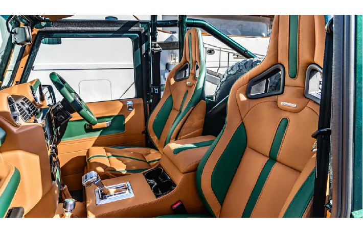 Trao đổi với báo chí, ông Kevin Sloane, CEO kiêm Chủ tịch của Overfinch chia sẻ: " Độc bản Land Rover Defender là một sản phẩm thể hiện sự chế tạo hoàn mỹ và công phu của chúng tôi. Mẫu SUV cổ điển Defender giờ đây đã được lột xác, và trở nên hoàn toàn khác biệt, độc đáo".