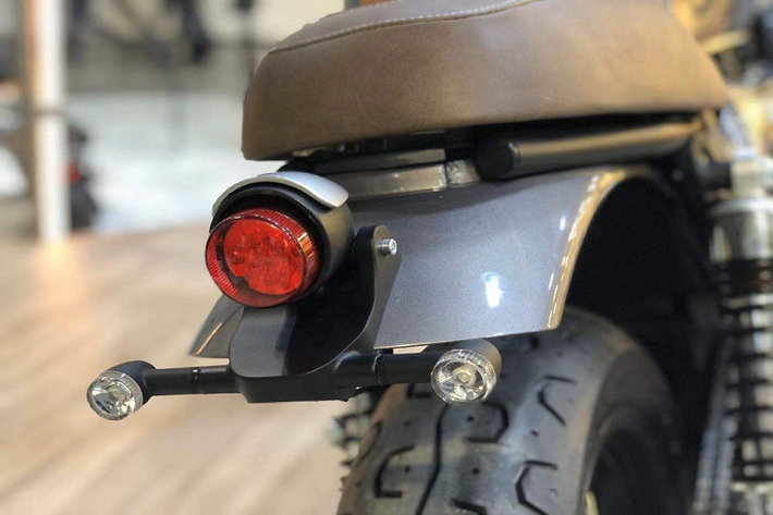 Tiếp đó, dàn đuôi chắn bùn và đèn hậu, đèn xi nhan của mẫu Concept khá giống với nhiều mẫu xe độ