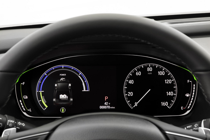 Phiên bản cao cấp nhất Accord Hybrid Touring còn được trang bị thêm dịch vụ HondaLink, khả năng tương thích với Amazon Key và kết nối 4G…