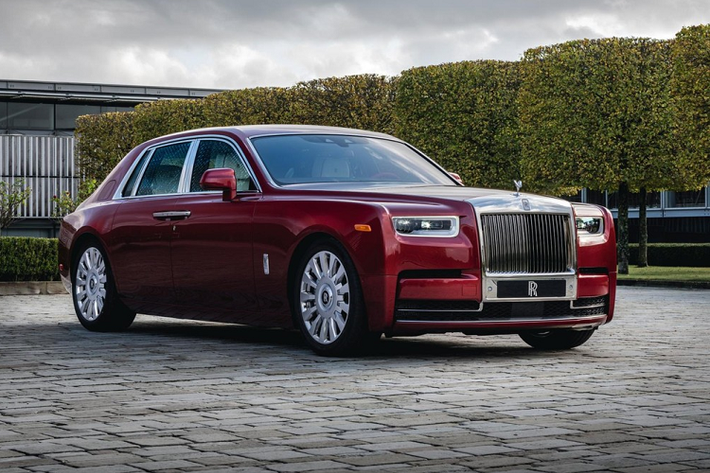 Mới đây, Rolls-Royce đã chính thức công bố phiên bản đặc biệt của mẫu xe siêu sang Rolls-Royce Phantom thế hệ thứ 8 với tên gọi The Red Phantom.