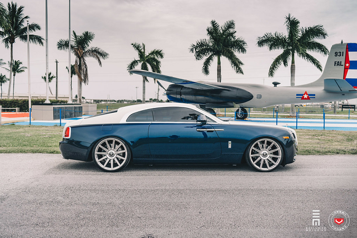 Nhiều năm trở lại đây, số lượng Rolls-Royce được sản xuất ngày một nhiều, theo đó mà nhu cầu cá nhân hóa những chiếc Rolls-Royce của một bộ phận các chủ nhân ngày một tăng. Ngoài chương trình Bespoke được cung cấp bởi chính Rolls-Royce Motorcars, những vị chủ nhân xe sang Rolls-Royce Wraith có thể lựa chọn những trang bị từ nhiều thương hiệu bên ngoài.