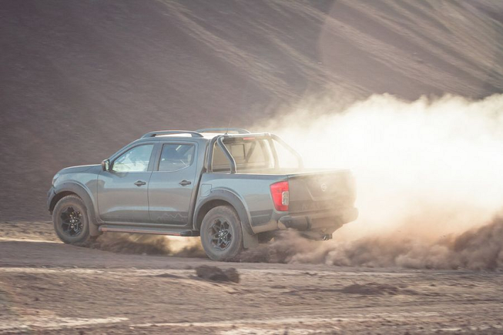 Cung cấp sức mạnh cho Nissan Navara N-Trek Warrior 2020 là động cơ dầu diesel 2.3 lít, sản sinh công suất 140 mã lực và mô-men xoắn cực đại 450Nm, đi kèm là hộp số sàn 6 cấp hoặc tự động 7 cấp.