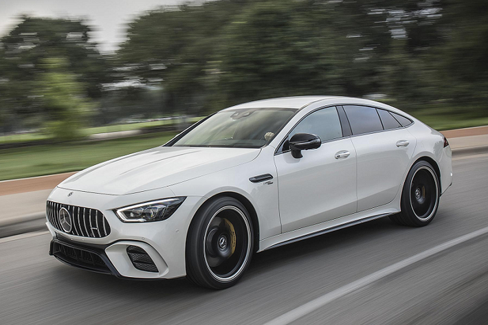 Trong danh mục sản phẩm của Mercedes-Benz, dòng CLS-Class đã và đang làm đối trọng trực tiếp của Audi A7 Sportback và BMW 8 Series Gran Coupe. Còn Mercedes-AMG GT 4-Door sẽ làm đối thủ trực tiếp của Porsche Panamera. giá xe Mercedes-AMG GT 4-Door phiên bản 53 4MATIC+ tạm tính 6,3 – 6,4 tỷ đồng.