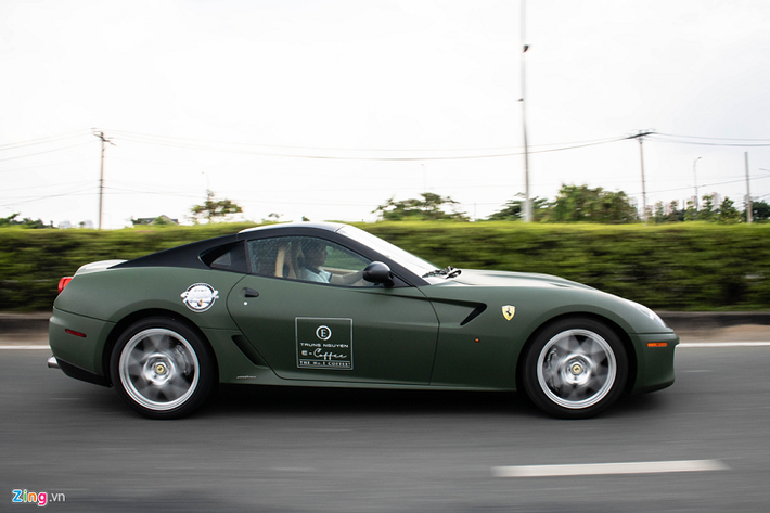 Tại Mỹ, Ferrari 599 mới có giá khoảng 260.000 USD. Đối thủ chính của dòng xe này là Lamborghini Mucielago LP640.