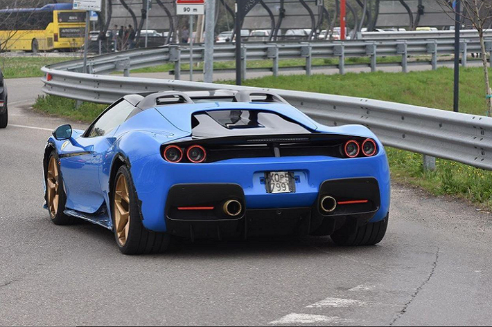 6,34 triệu Euro, đúng vậy, đó chính là giá bán Ferrari J50 "hàng hiếm" trên thị trường xe cũ. Với giá bán này, bạn thậm chí có thể mua được 15 chiếc Ferrari 812 Superfast, hai chiếc Bugatti Chiron hoặc ba chiếc Koenigsegg Regera mới cứng.