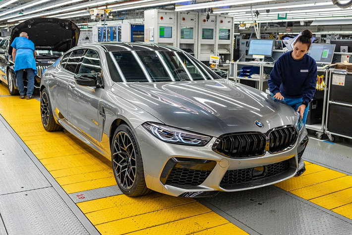 Nhà máy Dingolfing có năng suất lên tới 60 chiếc BMW M8 2020 mới một ngày trong đó dòng M8 4-cửa chiếm tới hơn 40% và cũng được kỳ vọng là “gà đẻ trứng vàng” của hãng. Theo dự kiến sau màn ra mắt tại LA Auto Show 2019, hai mẫu xe thể thao BMW M8 Gran Coupe và M8 Competition Gran Coupe sẽ cập bến các đại lý toàn cầu từ tháng 1/2020.