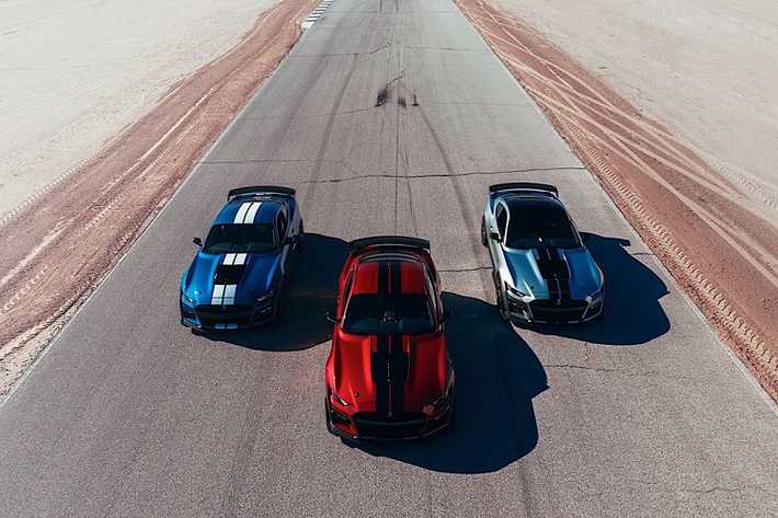 Theo như Ford xác nhận với Autoblog.com, các số liệu dành cho Ford Mustang Shelby GT500 2020 là khả thi "trong điều kiện lý tưởng". Với mục tiêu sản xuất 1 chiếc xe một lần và mãi mãi, Camaro ZL1 có thể tăng tốc từ 0 lên 100 km/h trong 3.5 giây trong khi Dodge Challenger SRT Hellcat Redeye vượt qua 1/4 dặm trong 10.8 giây.