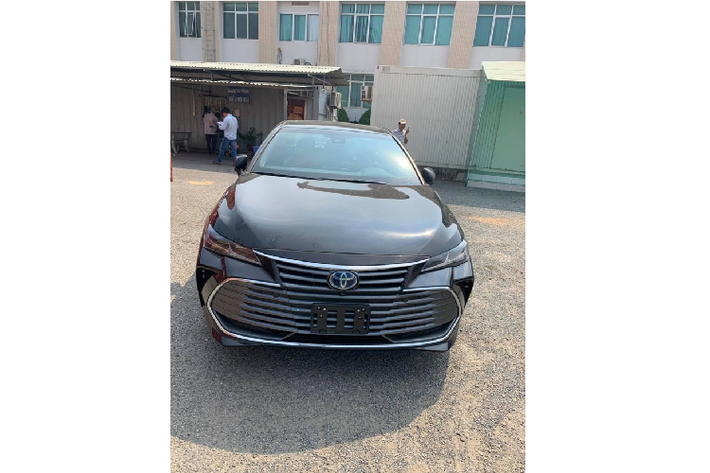 Ở phần đầu xe, lưới tản nhiệt mở rộng học hỏi từ Lexus. Là biến thể cao cấp sau bản TRD và Touring, bản Limited trang bị những tính năng và công nghệ cao cấp nhất. Đèn pha và đèn hậu Full LED. Mâm xe đa chấu kích thước 18 inch.