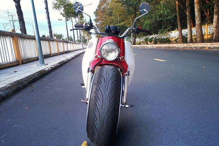 Sau đó, phong cách Street Cub đã nhanh chóng được dân chơi xe tại Đông Nam Á và thậm chí là ở các nước châu Âu như Anh Quốc ưa chuộng. Và kể từ đó, những bản độ Honda Street Cub với cặp bánh ngày càng "khủng" đã ra đời trên khắp Thế giới.