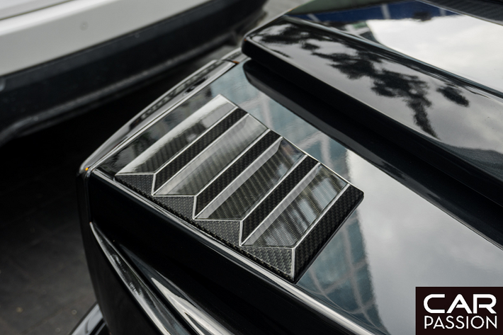 Khoang nội thất tiêu chuẩn trên chiếc SUV địa hình Mercedes-Benz G63 AMG được bọc lại hoàn toàn bằng chất liệu da cao cấp đến từ chính Brabus.