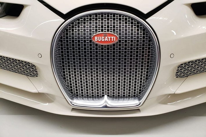 Những hình ảnh về khoang nội thất của Bugatti Chiron hiện chưa được tiết lộ, tuy nhiên, lớp da bề mặt chắc chắn sẽ “không phải dạng vừa” khi tới từ cái tên Hermes.