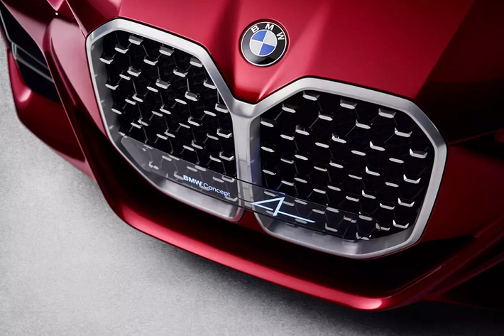 Dù lưới tản nhiệt bắt chước mẫu BMW cổ điển như 328 và 3.0 CSI, thiết kế quá góc cạnh và khác lạ của Concept 4 đã phá hủy vẻ đẹp BMW.