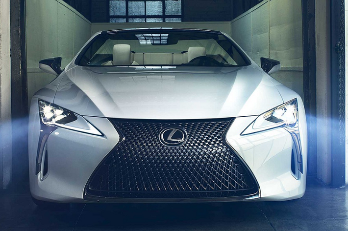 Lexus LC Convertible Ra mắt tại triển lãm xe Detroit Auto Show 2019, Lexus LC Convertible Concept là bản xem trước của Lexus LC Convertible xuất hiện 10 tháng sau đó tại triển lãm Los Angeles Auto Show.