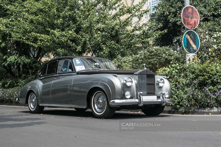 Xe siêu sang Rolls-Royce là một trong những cái tên xuất hiện từ thời kì đầu của ngành công nghiệp ôtô. Khác với hiện tại, thời bấy giờ, Rolls-Royce được chế tạo nhằm hướng tới đối tượng khách hàng thuộc tầng lớp quý tộc hoàng gia hoặc những doanh nhân thành đạt.
