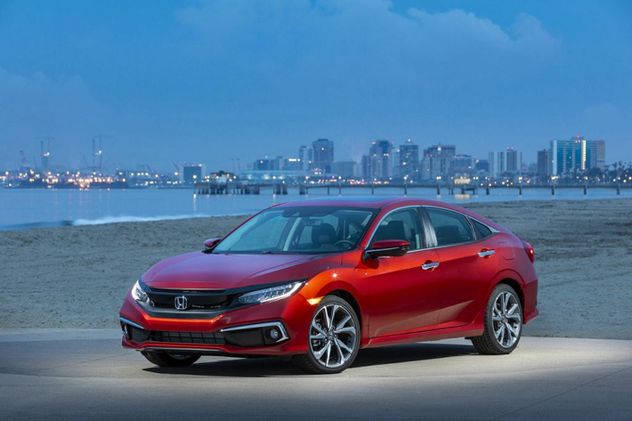 Mới đây, hãng xe Nhật Bản - Honda đã chính thức đưa ra mức giá bán lẻ niêm yết đối với mẫu xe Civic 2020 mới, bao gồm cho 2 biến thể sedan và coupe tại thị trường Mỹ. Ngoài những nâng cấp nhẹ về trang bị, thiết kế so với "người tiền nhiệm", Honda Civic 2020 mới còn sở hữu mức giá cao hơn khoảng 200 USD (khoảng 4,8 triệu đồng).