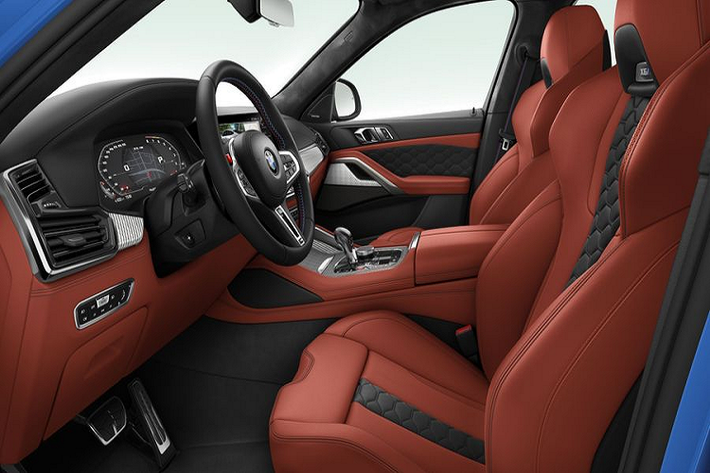 Gói M Driver giúp gia tăng tốc độ tối đa và gói Comfort Plus Package bao gồm cửa hít khí, bộ lọc không khí Ambient Air, kích cách âm tốt hơn, sưởi cho ghế trước / sau và chức năng massage cho hàng ghế trước.