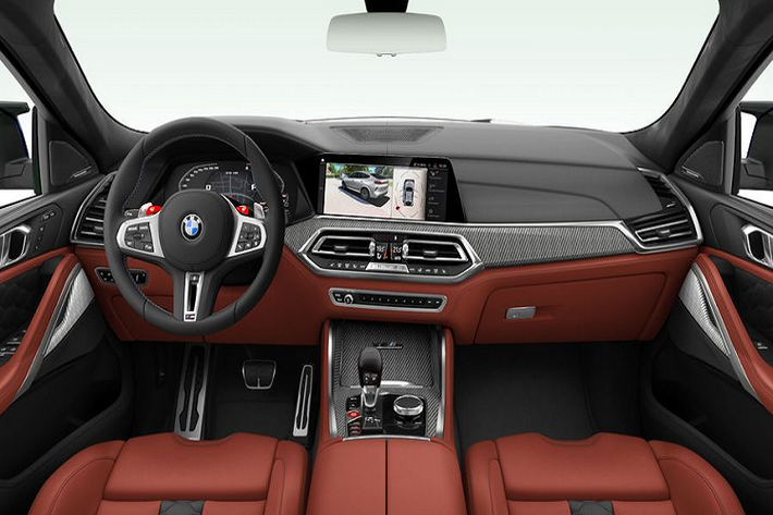 Những chiếc SUV hiệu suất cao của BMW chỉ cần 3,8 giây để tăng tốc từ 0 - 100 km/h, trước khi cán tốc độ tối đa 250 km/h theo tiêu chuẩn và 290 km/h khi được trang bị thêm gói M Driver.