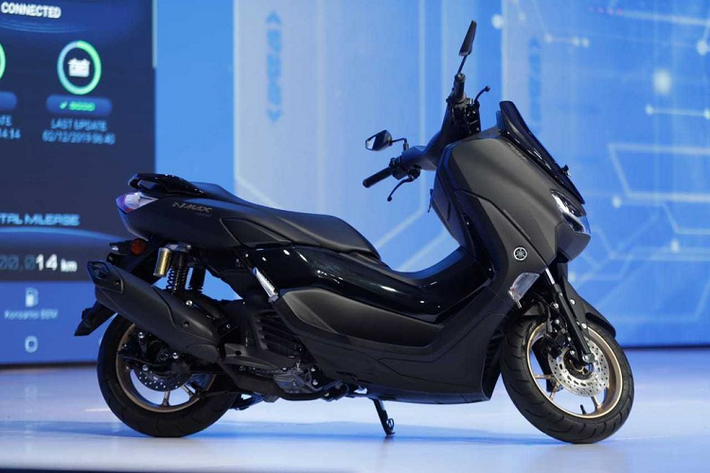 Về thiết kế ngoại thất, mẫu xe Yamaha Nmax 155 mới đón nhận sự thay đổi đầu tiên ở cụm đèn chiếu sáng. Cụ thể, hệ thống đèn chiếu sáng trên xe nay đã được tích hợp công nghệ LED cho ánh sáng trắng, hiện đại và sạch hơn. Đèn LED cũng là trang bị cho cả bộ đèn hậu ở phía sau.