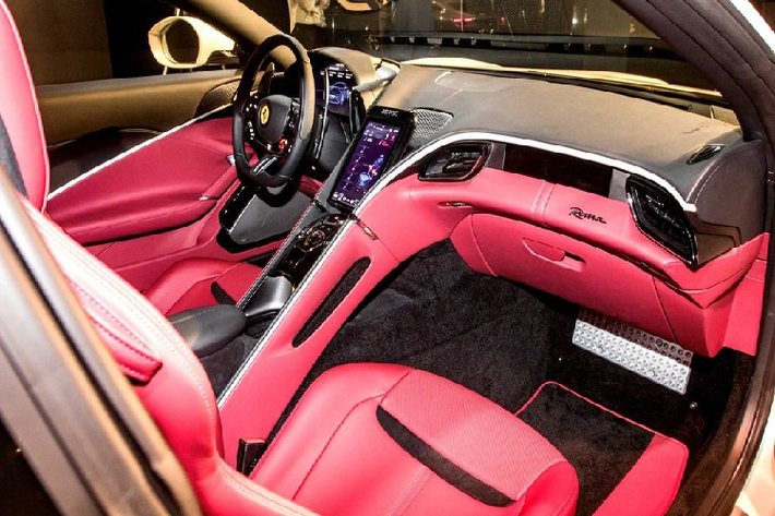 “Số lượng phái đẹp chọn Ferrari thực sự đã và đang tăng lên trên phạm vi toàn cầu. Đây có thể coi là thành quả của nhiều chuỗi hoạt động xoay quanh các cặp đôi, cặp vợ chồng của hãng. Không chỉ giúp tiếp cận trực tiếp tới nam giới, đây còn là cơ hội tốt để tất cả cùng chia sẻ trải nghiệm.”
